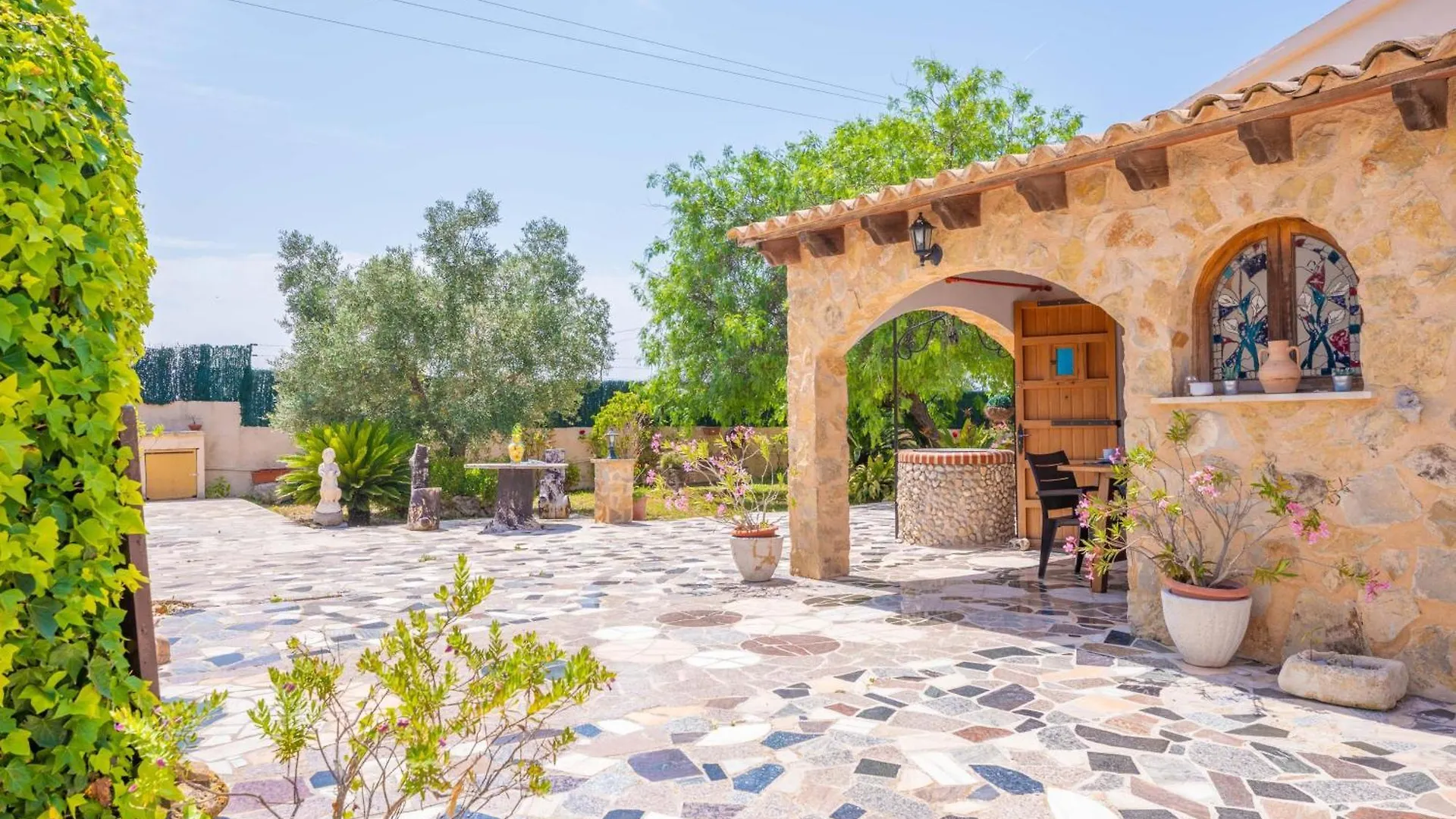 מנקור Villa Fernando