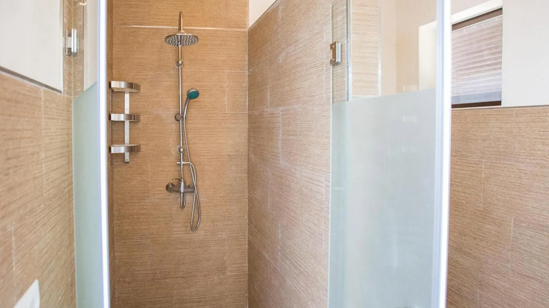 מנקור Villa Fernando