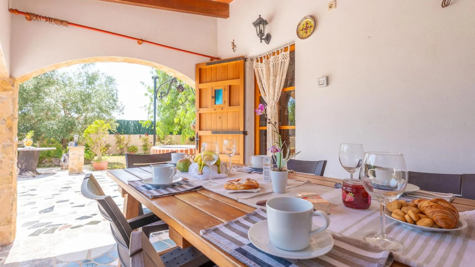 מנקור Villa Fernando