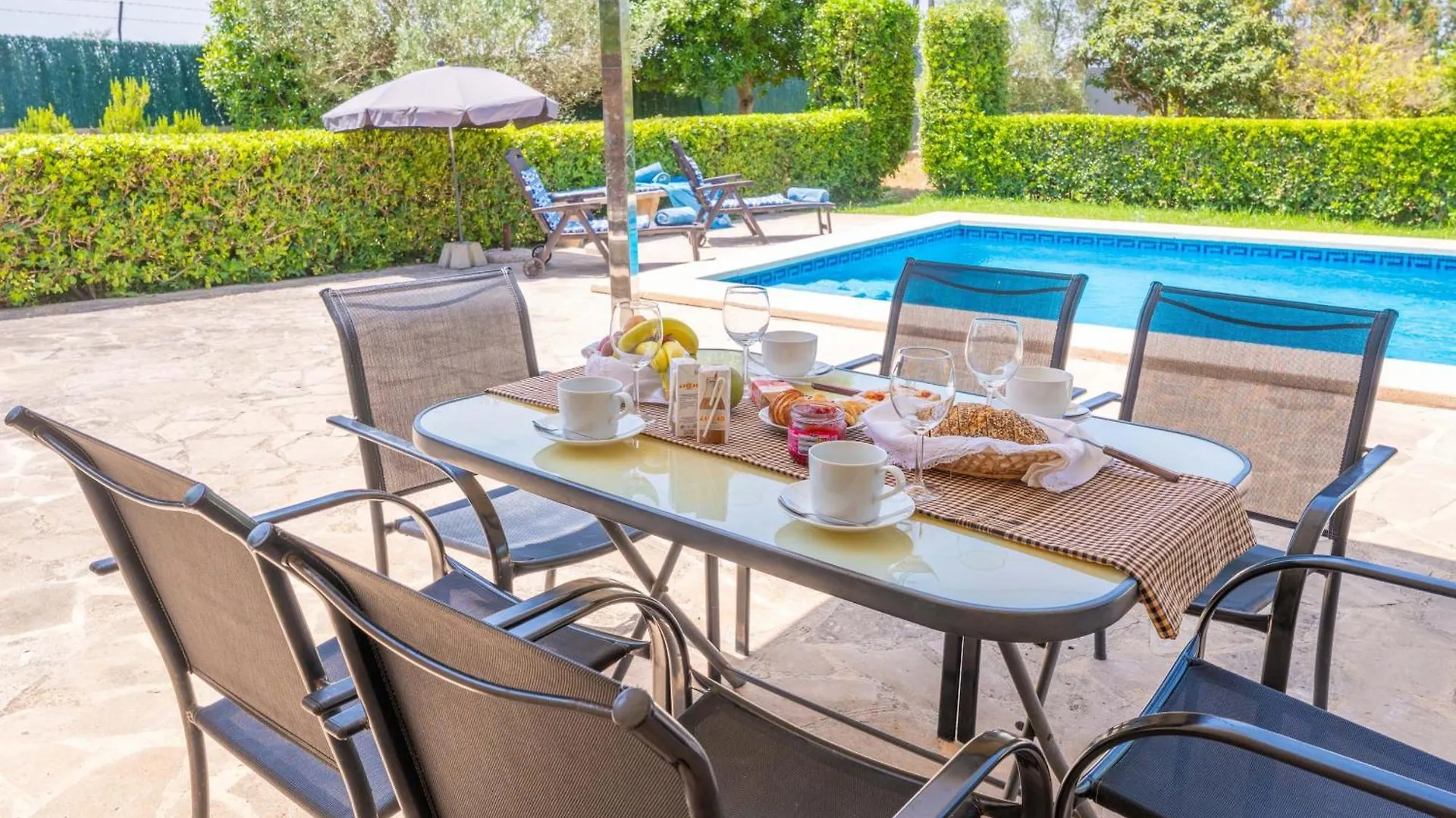 מנקור Villa Fernando