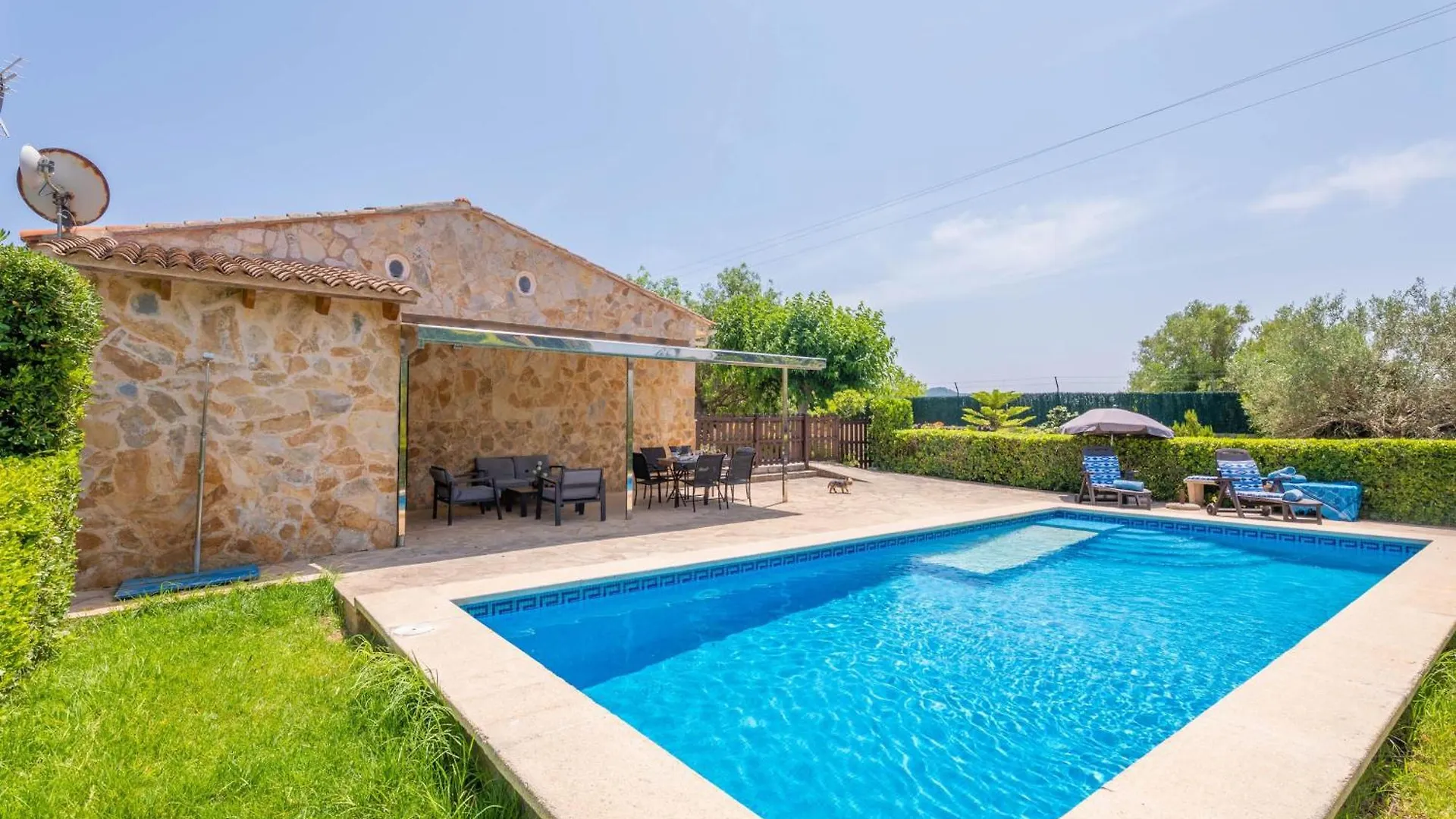 מנקור Villa Fernando